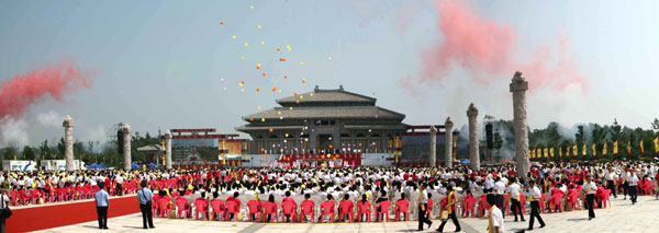 癸巳年世界华人炎帝故里寻根节在随州开幕