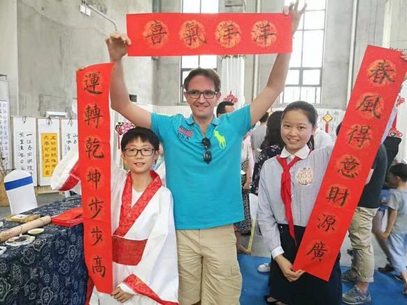 外籍家庭在武汉体验中国传统文化