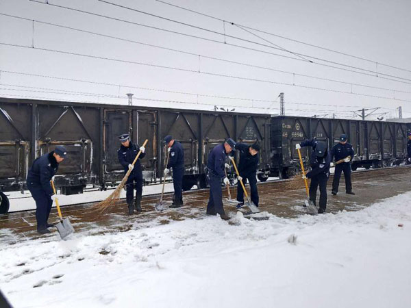 武汉铁路公安局：迎战暴雪冰冻天气 确保铁路安全畅通